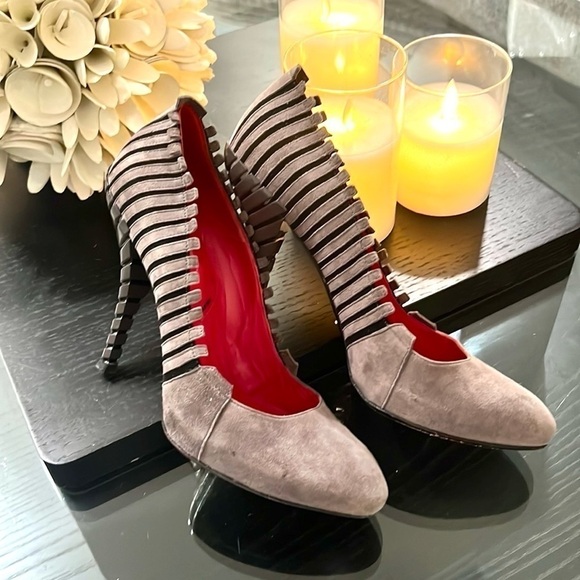 🔥Cesare Paciotti, Exquisite Suede Heels in Soft Charcoal,Woman’s Size 37.5, EUC - Picture 10 of 10
